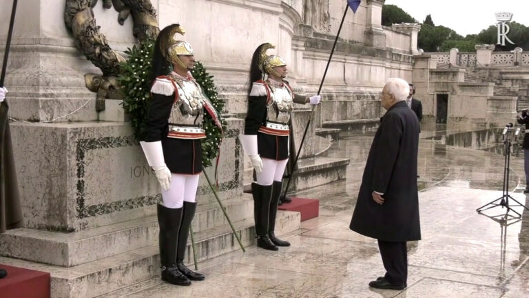 4 novembre, Mattarella rende omaggio al Milite Ignoto (VIDEO)