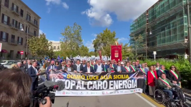 A Palermo imprese e sindacati in piazza contro il caro-energia (VIDEO) A Palermo imprese e sindacati in piazza contro il caro-energia (VIDEO)