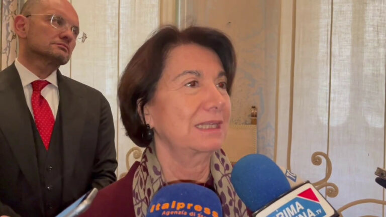 Aborto, Roccella: “Non toccheremo la legge 194” (VIDEO)