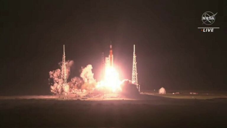 Artemis 1, sulla Luna con un razzo alto come un palazzo di 30 piani (VIDEO)