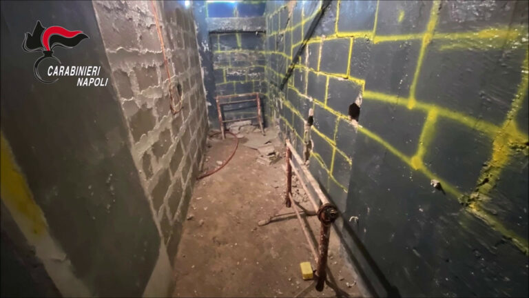 Bunker per nascondere latitanti e droga: la scoperta dei CC (VIDEO)