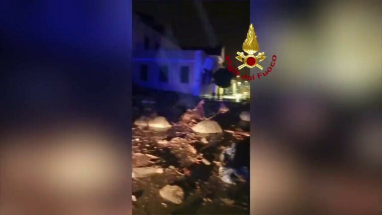 Maltempo a Ischia, l’intervento dei Vigili del Fuoco (VIDEO)