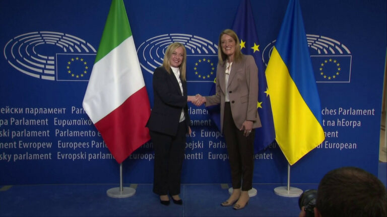 Meloni incontra Metsola al Parlamento Europeo (VIDEO)