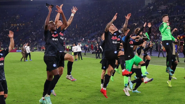 Scudetto, duello a distanza Napoli-Milan (VIDEO)