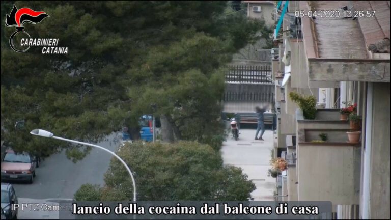 Smantellata piazza di spaccio a Catania, 8 indagati per droga (VIDEO)