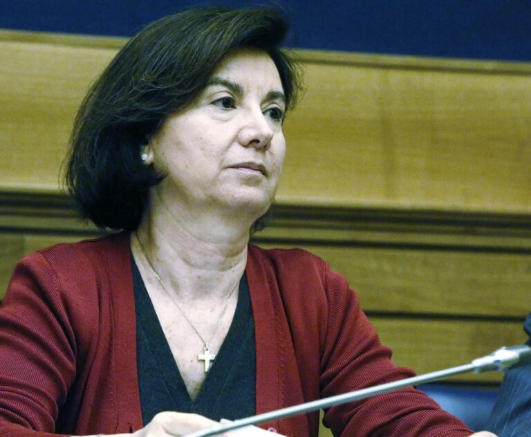 Famiglia, Roccella: “Assegno unico per tutti, non sarà legato all’Isee” Famiglia, Roccella: “Assegno unico per tutti, non sarà legato all’Isee”