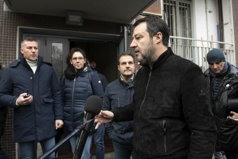 Manovra, Salvini: “Anche se criticata aiuta chi non ce la fa” Manovra, Salvini: “Anche se criticata aiuta chi non ce la fa”