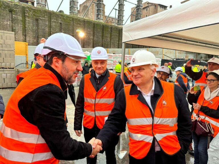 Infrastrutture, Salvini: “Superare i signori del No”