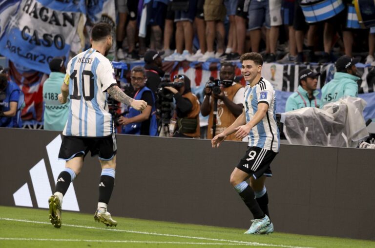 Argentina in finale, Messi-Alvarez piegano 3-0 la Croazia Argentina in finale, Messi-Alvarez piegano 3-0 la Croazia