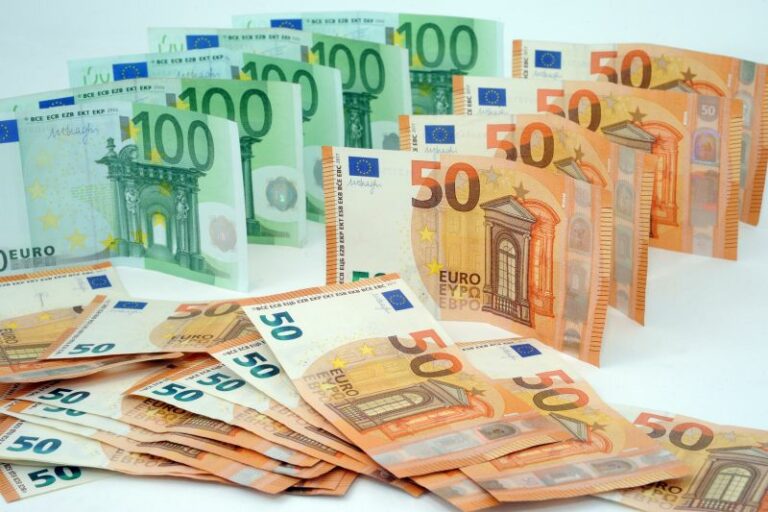 Unimpresa, caro-bollette spinge gli italiani a prelevare 50 mld dai conti Unimpresa, caro-bollette spinge gli italiani a prelevare 50 mld dai conti