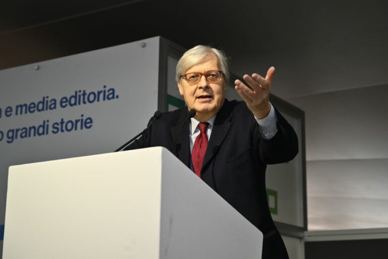 Sgarbi: “Vincolare lo di stadio San Siro, abbatterlo è insensato” Sgarbi: “Vincolare lo di stadio San Siro, abbatterlo è insensato”