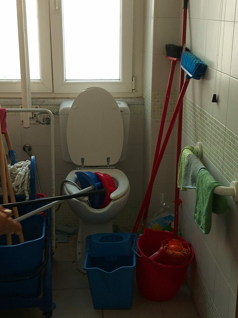 Delegazione di Trappitello come le scuole: lavori alla carlona e zero manutenzioni 7 IMG 20221207 WA0014