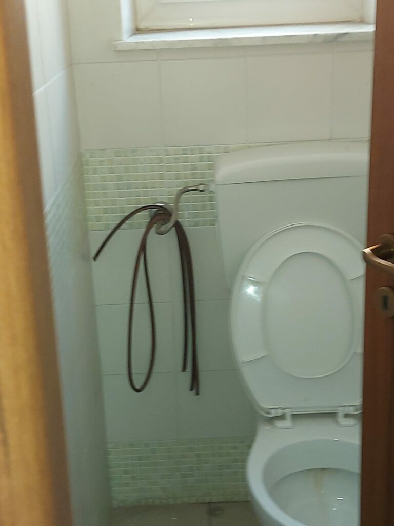 Delegazione di Trappitello come le scuole: lavori alla carlona e zero manutenzioni 10 IMG 20221207 WA0019