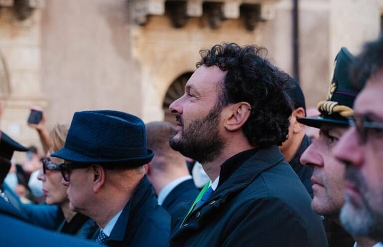 Italia più forte dei “veleni” di Siracusa: il sindaco sfida il predecessore Italia più forte dei “veleni” di Siracusa: il sindaco sfida il predecessore