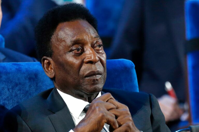 Pelé peggiora, “i familiari lo stanno salutando” Pelé peggiora, “i familiari lo stanno salutando”