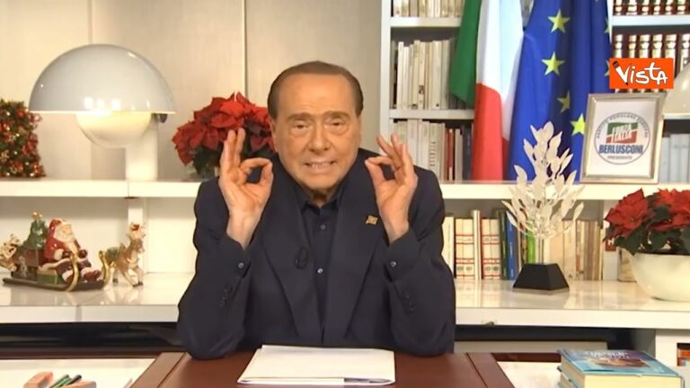Berlusconi: “Auguri da un ragazzo stagionato, ma con il cuore giovane” (VIDEO)