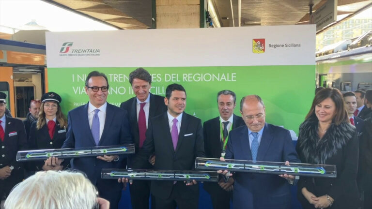 Blues di Trenitalia arriva in Sicilia, Corradi: “Investiamo sull’isola” (VIDEO) Blues di Trenitalia arriva in Sicilia, Corradi: “Investiamo sull’isola” (VIDEO)
