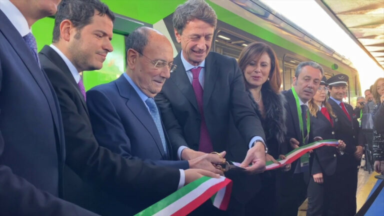 Blues di Trenitalia in Sicilia, Schifani: “Siamo felici” (VIDEO)