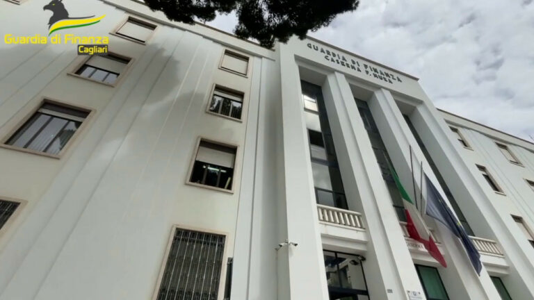 Custodiva in casa quasi 800 chili di fuochi d’artificio (VIDEO)