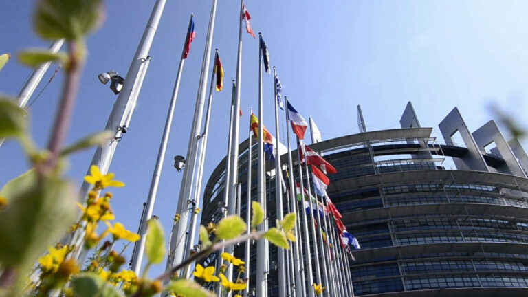 Energia, per 8 europei su 10 dipendenza dalla Russia va ridotta (VIDEO)