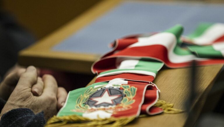 Rifiuti, aumento dei costi per i Comuni. Falcone: “Pronti a rifinanziare gli aiuti”