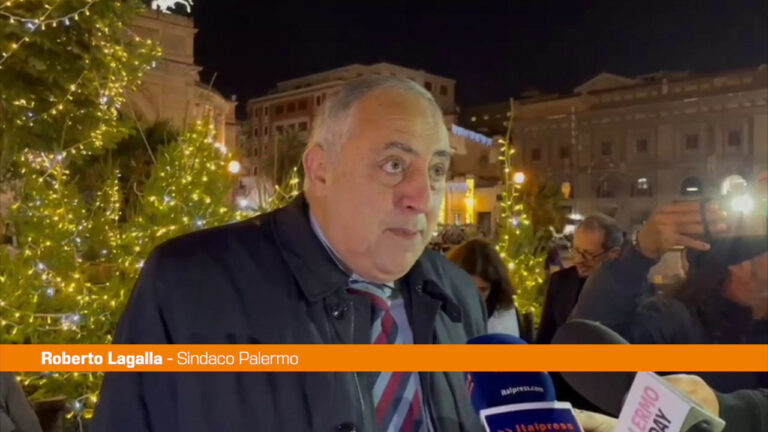 Natale a Palermo, Lagalla accende l’albero in piazza Politeama (VIDEO) Natale a Palermo, Lagalla accende l’albero in piazza Politeama (VIDEO)