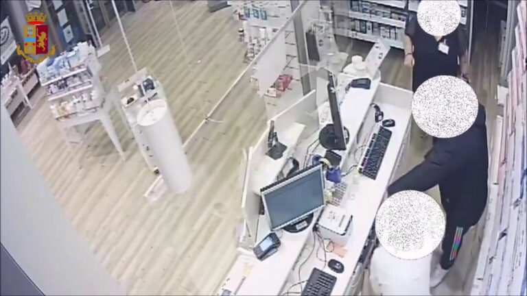 Rapina in una farmacia, arrestato 38enne (VIDEO)