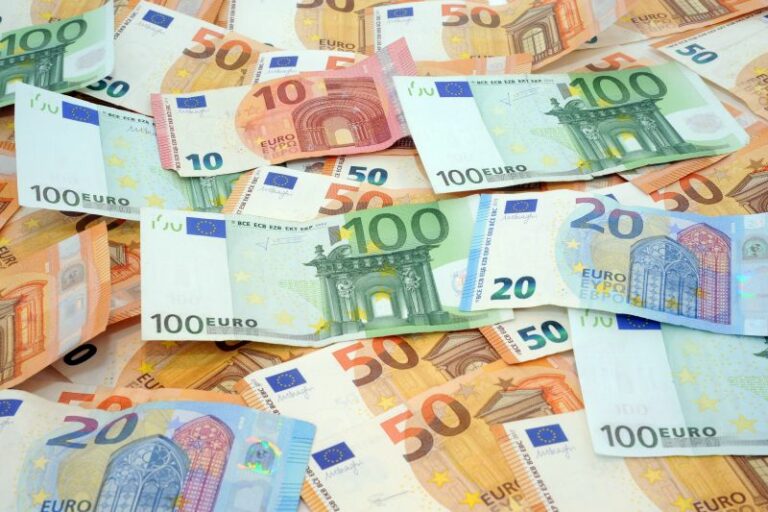 Aumentano i prestiti bancari a famiglie e imprese