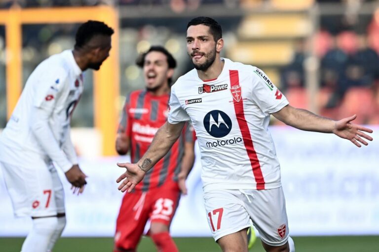 La Cremonese reagisce tardi, il Monza vince 3-2 La Cremonese reagisce tardi, il Monza vince 3-2