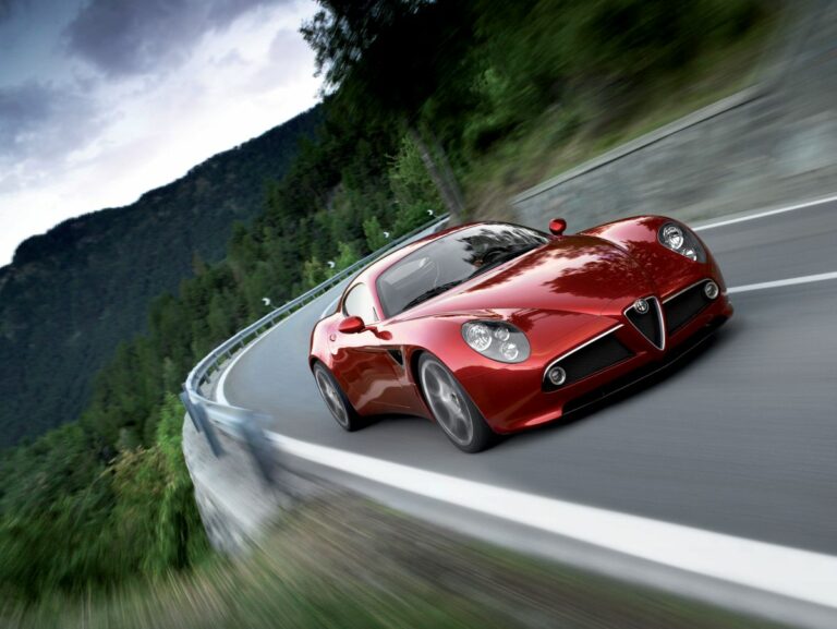 Dodici appuntamenti con la storia di Alfa Romeo 