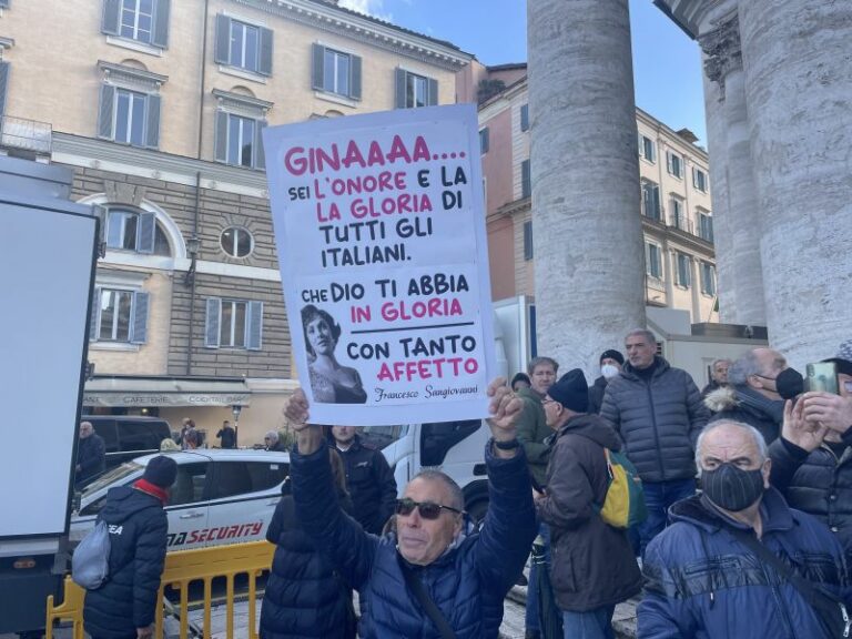 Gina Lollobrigida, a Roma l’ultimo saluto alla “Bersagliera” Gina Lollobrigida, a Roma l’ultimo saluto alla “Bersagliera”