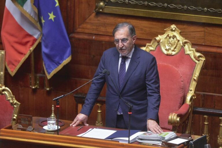 Shoah, La Russa: “Compito di tutti tramandare il ricordo”
