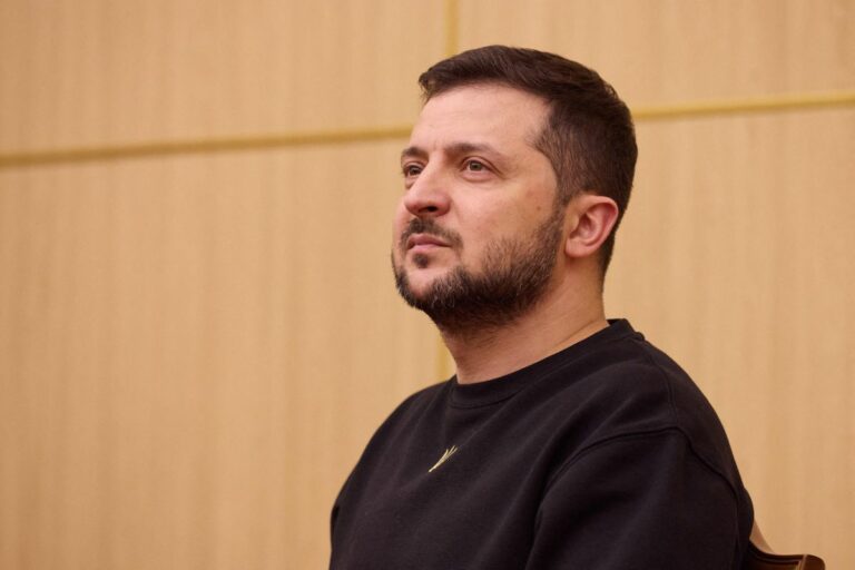 Ucraina, Zelensky: “Solo le armi neutralizzano i terroristi russi”