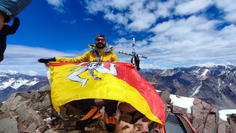 Scalatore messinese sul vulcano più alto al mondo