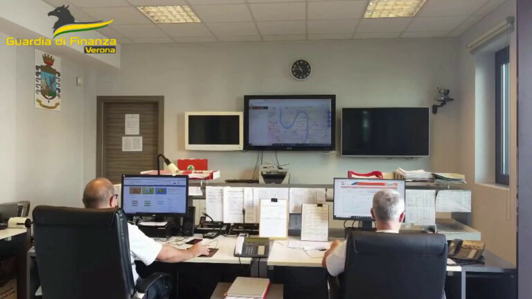 8 mila euro per passare gli esami patente al posto di altri (VIDEO) 8 mila euro per passare gli esami patente al posto di altri (VIDEO)