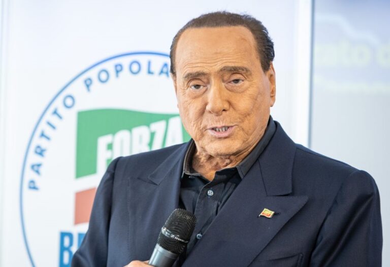 Berlusconi: “Porteremo le pensioni minime a mille euro”