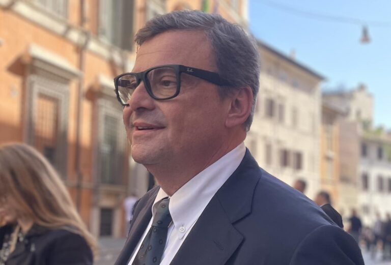 Calenda: “Governo deve investire sulla sanità”