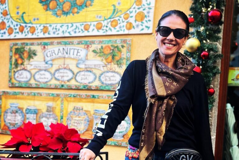 Giusy Versace a Taormina: relax e granita per la senatrice del Terzo Polo