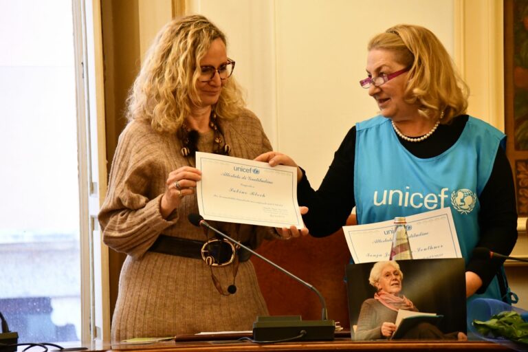 Taormina, 12 dipinti del pittore tedesco Ehmcke donati ad Unicef