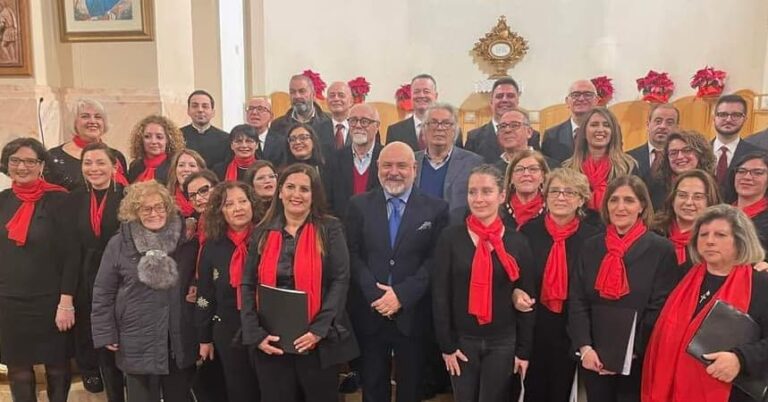 Concerto a Naxos per Mons. Cingari: applausi per il Coro “San Pancrazio”