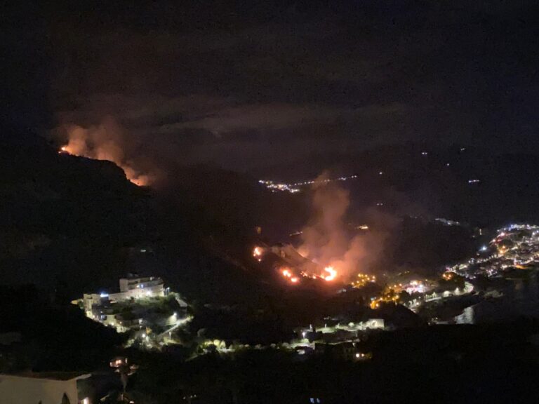Torna l’incubo incendi a Taormina: fiamme tra Ziretto e Zaccani