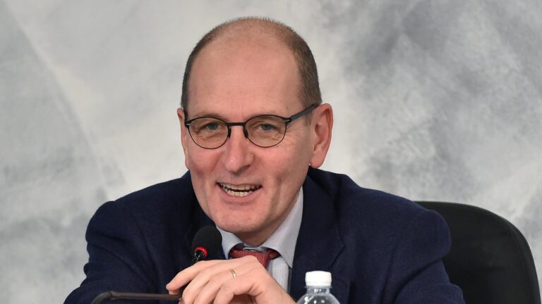 Pagnoncelli: “Italiani preoccupati e pessimisti ma i consumi reggono”