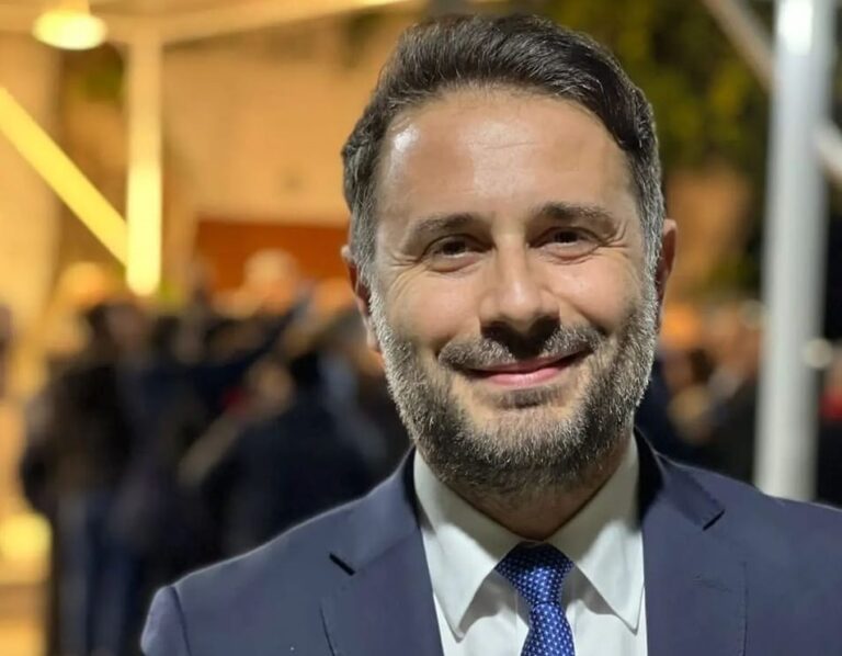 Ars, il M5S destina le indennità al progetto “Facciamo scuola digitale”