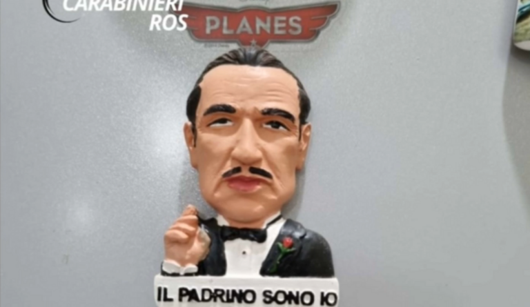 Messina Denaro, nel covo foto e gadget de “Il Padrino”