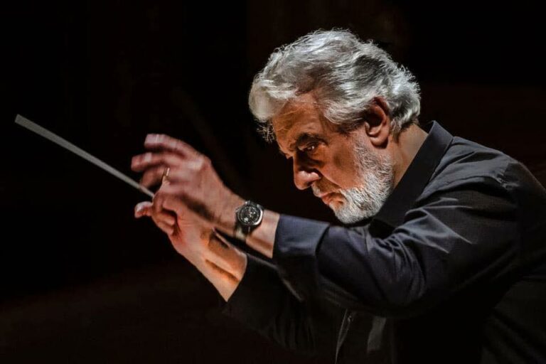Compie 82 anni Placido Domingo, il tenore innamorato della “splendida Taormina” Compie 82 anni Placido Domingo, il tenore innamorato della “splendida Taormina”