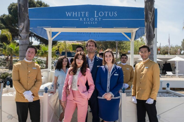 Taormina trionfa ai Golden Globes: doppia statuetta a “The White Lotus”