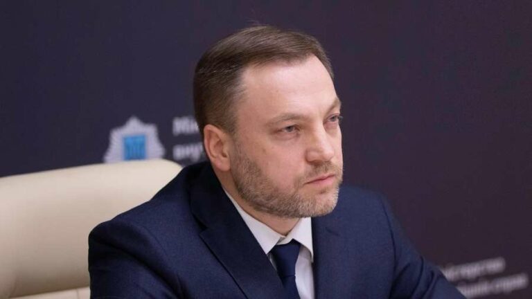 Ucraina, cade elicottero: 18 vittime, c’era anche un ministro Ucraina, cade elicottero: 18 vittime, c’era anche un ministro