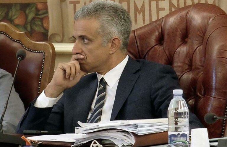 D’Aveni-maggioranza: trattativa ad oltranza ma c’è un muro su Bolognari