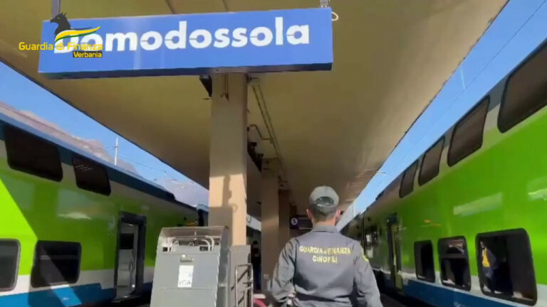 Dalla Svizzera all’Italia con 10 ovuli di cocaina in corpo, arrestata (VIDEO)