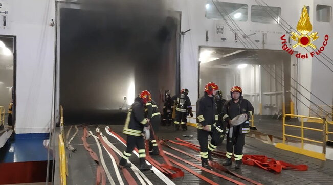 Incendio sul traghetto Palermo-Napoli